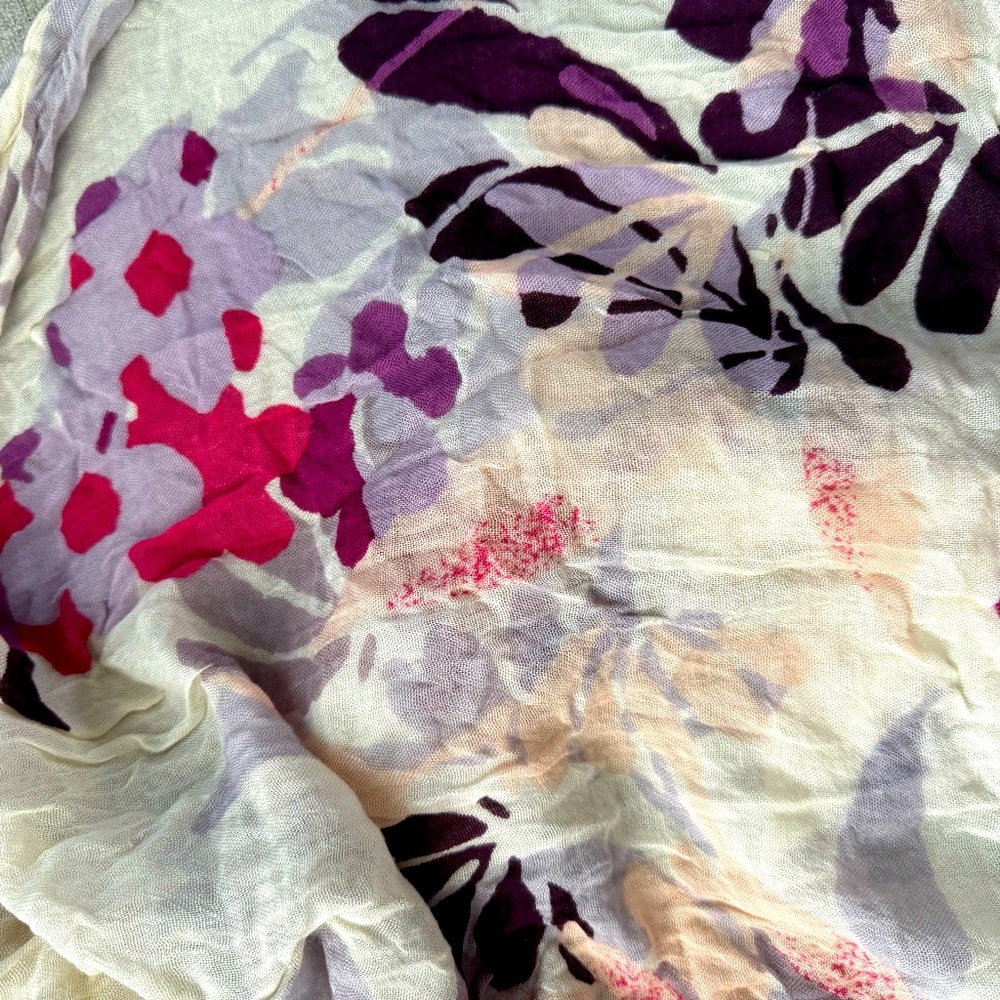 Scarf floral, soft and light material